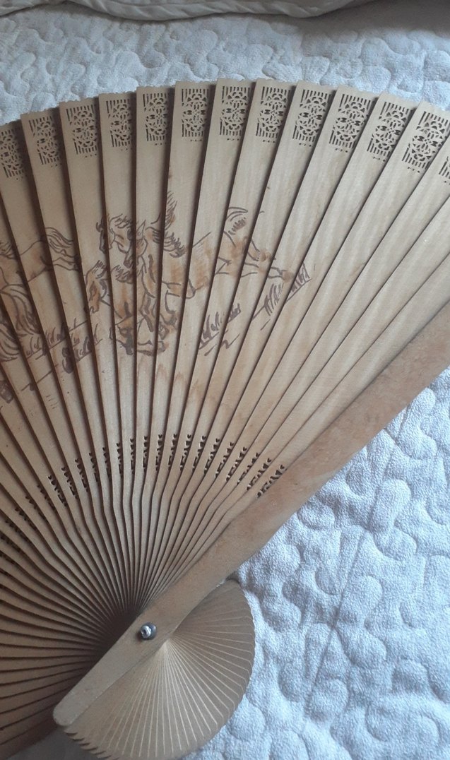 Bej Ahşap El Yelpazesi atlar figürlü - Görsel 5