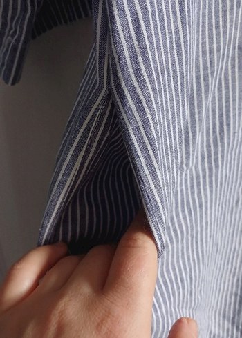 Gri Çizgili V Yaka Keten Uzun Elbise - Görsel 3