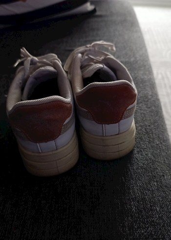 Beyaz Kadın Spor Ayakkabısı - Şık ve Rahat - Görsel 4