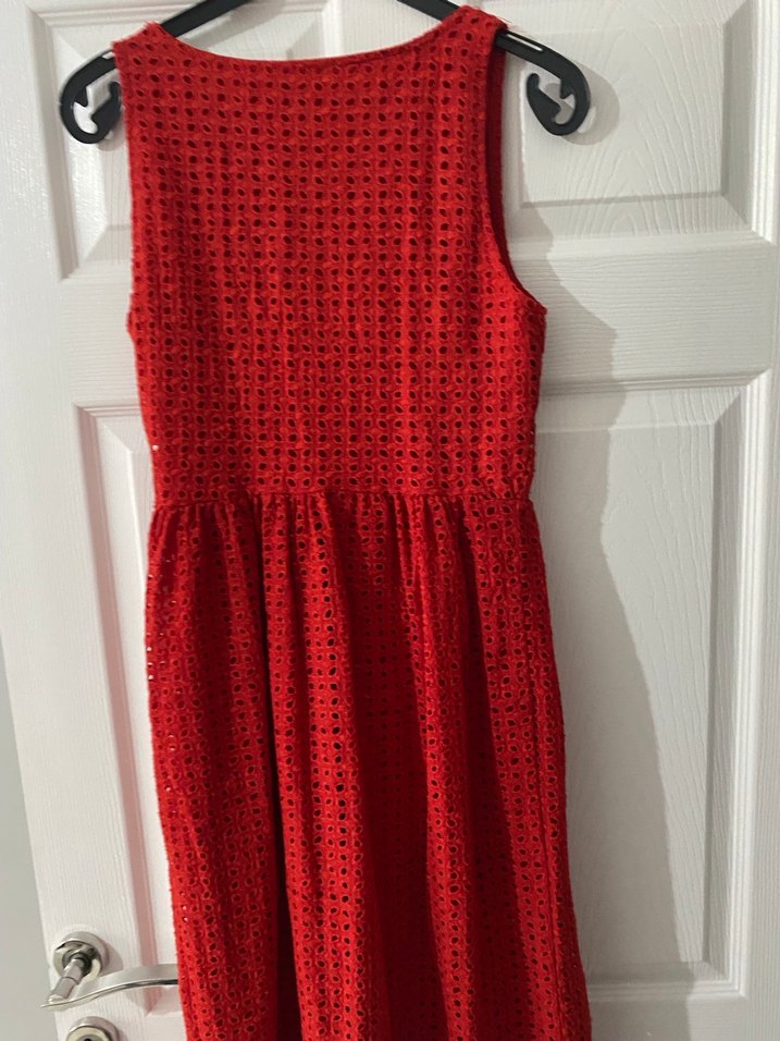 Kırmızı Nakışlı Düğmeli Midi Elbise - Görsel 3