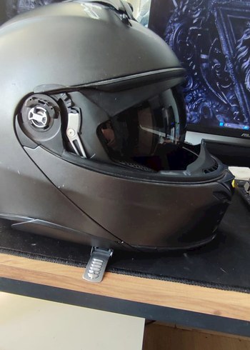 Siyah AGV Kilitli Motosiklet Kaskı - Görsel 3