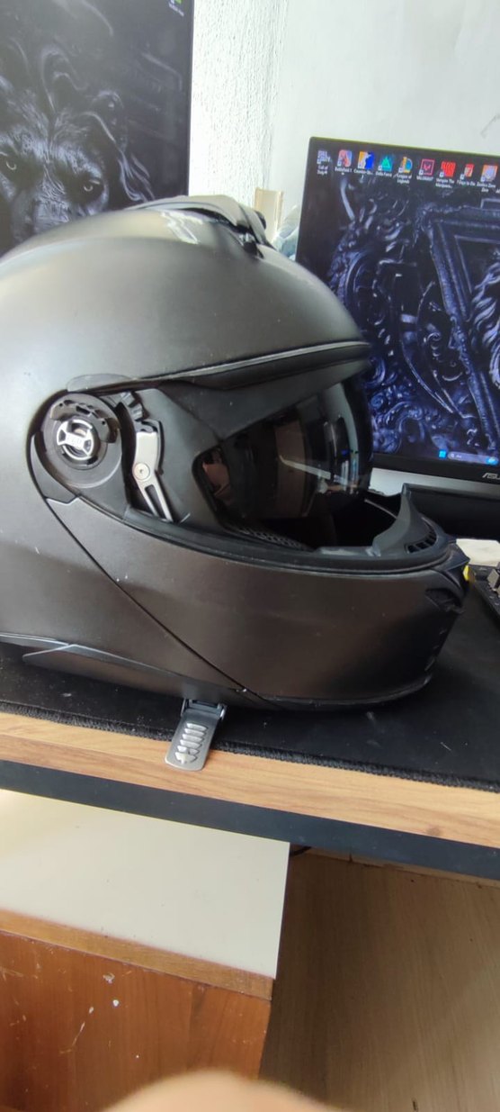 Siyah AGV Kilitli Motosiklet Kaskı - Görsel 3