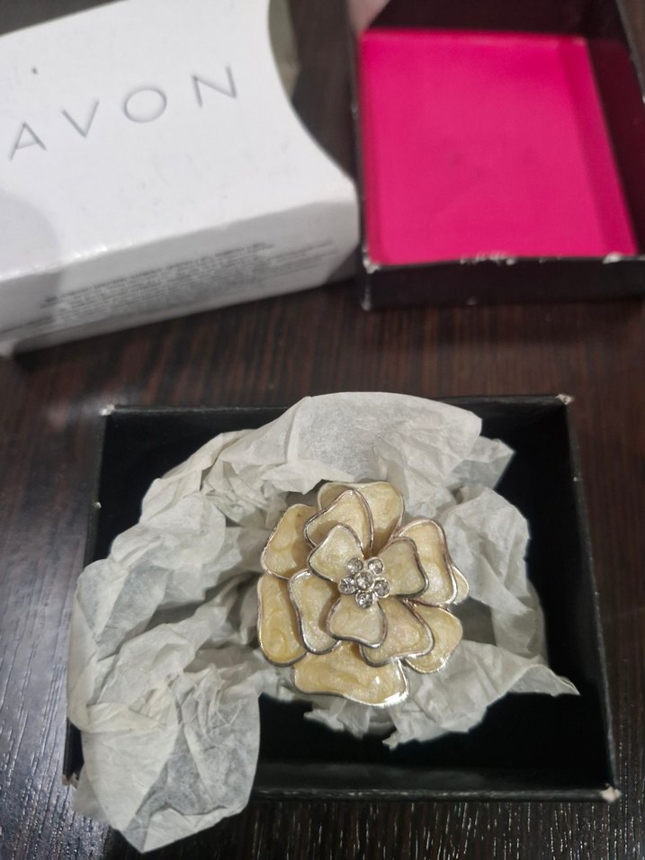 Avon Bej Çiçekli Payetli Yüzük - Görsel 2