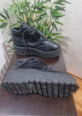 Siyah Kemerli Platform Topuklu Gotik Kadın Bot - Görsel 3