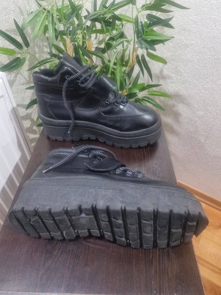 Siyah Kemerli Platform Topuklu Gotik Kadın Bot - Görsel 3