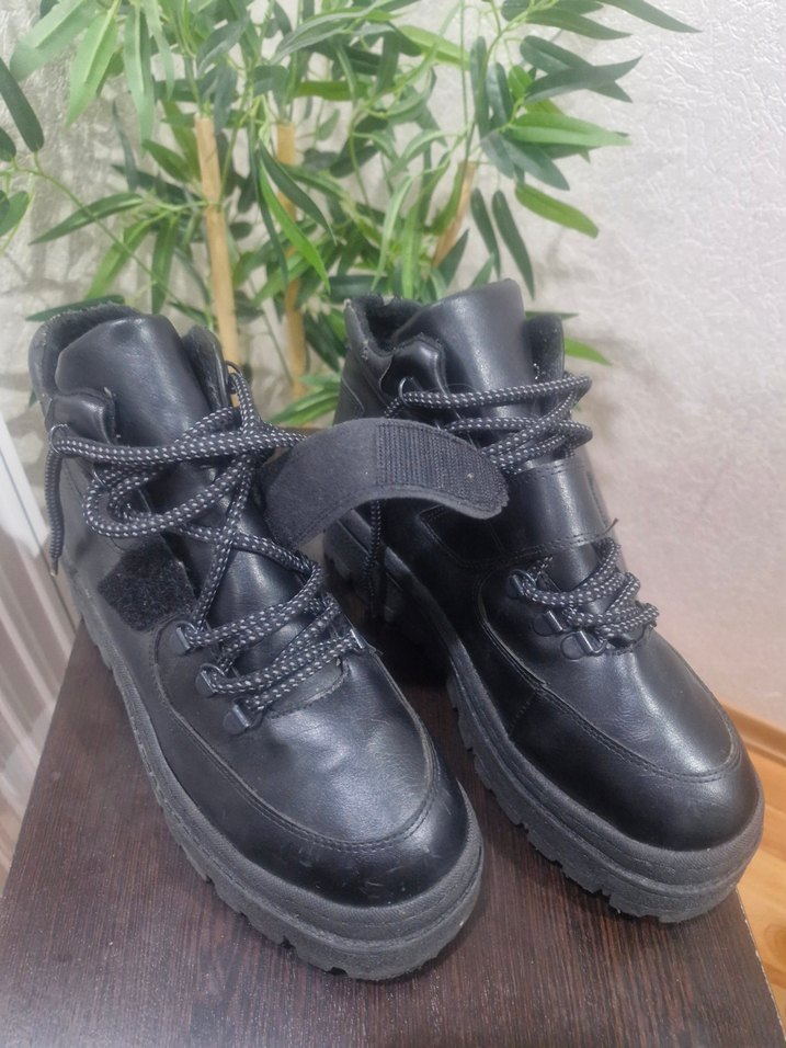 Siyah Kemerli Platform Topuklu Gotik Kadın Bot - Görsel 2