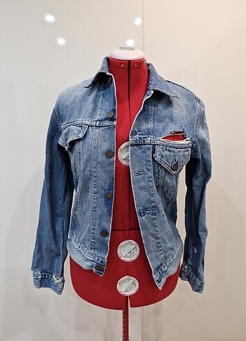 Levis yırtıklı kot mont