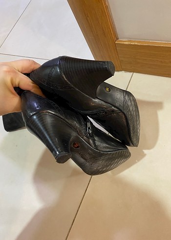 Tokalı Siyah Deri Dizüstü Kadın Çizme - Görsel 2