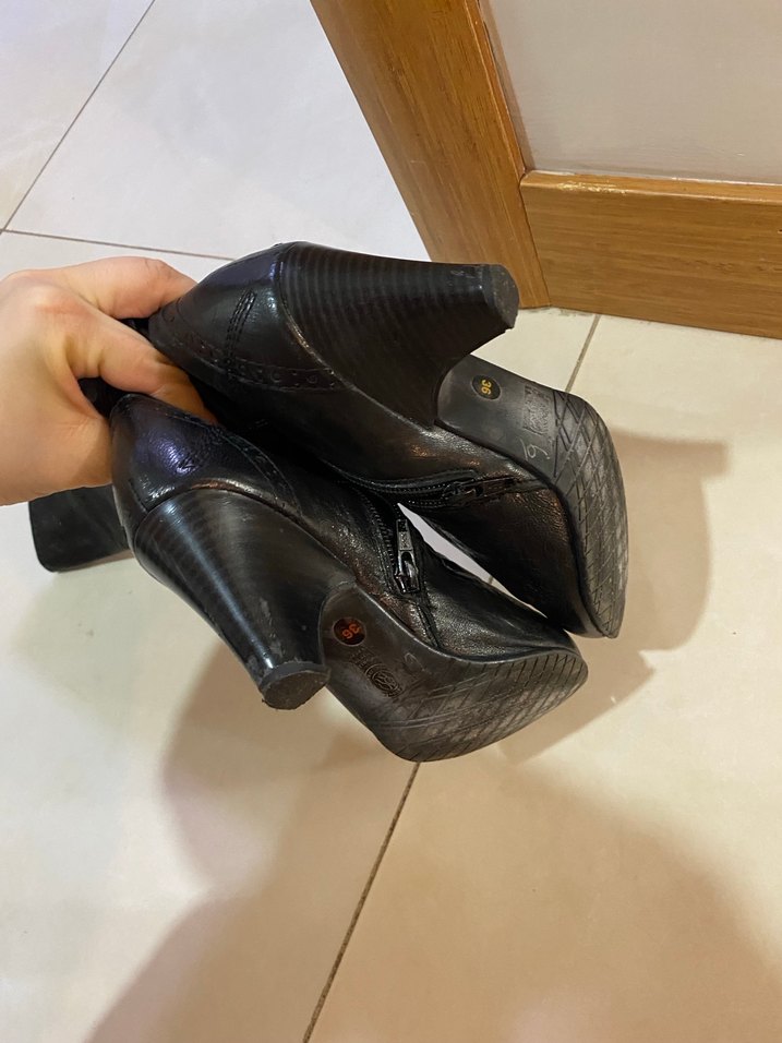 Tokalı Siyah Deri Dizüstü Kadın Çizme - Görsel 2