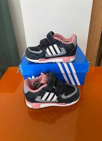 Adidas cırtlı spor ayakkabı 21 numara