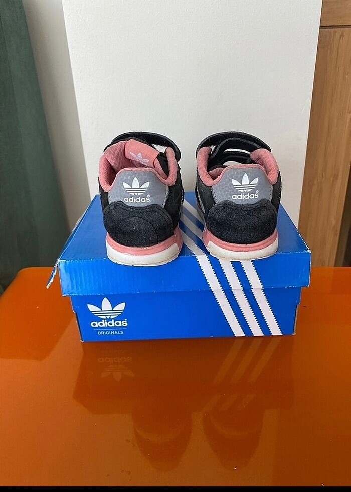Adidas cırtlı spor ayakkabı 21 numara - Görsel 2