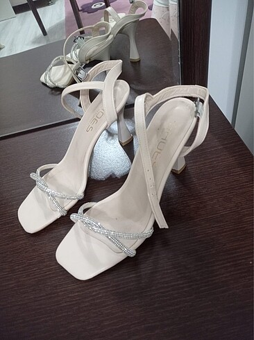 39 Beden Shoes topuklu ayakkabı