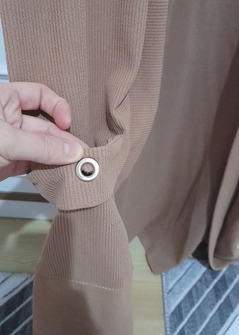 Bej Dökümlü Kolsuz Kadın Yelek - Görsel 2