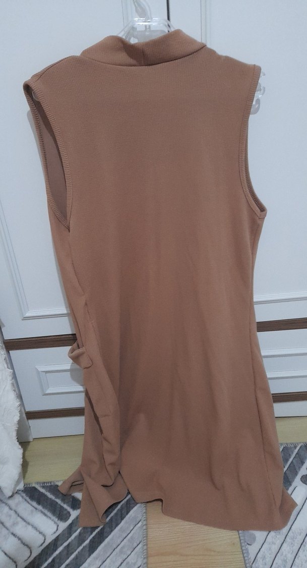 Bej Dökümlü Kolsuz Kadın Yelek - Görsel 3