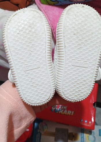 Beyaz Nakışlı Kız Bebek İlk Adım Ayakkabısı - Görsel 3