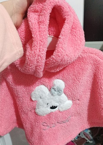 Kız Çocuk Pembe Kapüşonlu Kürklü Panço - Görsel 2