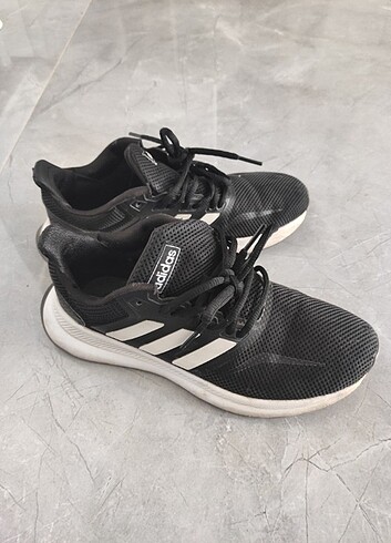 Adidas spor ayakkabı