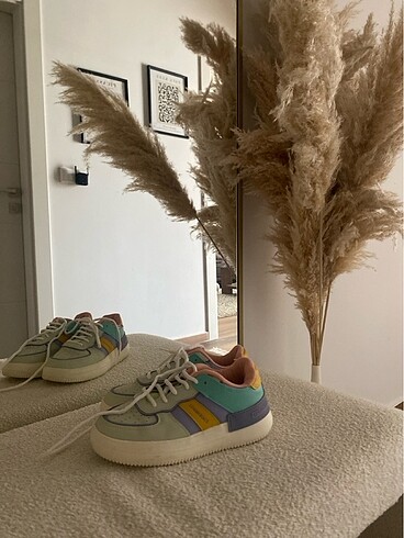 SNEAKER