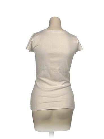 m Beden PreLoved T-shirt %70 İndirimli.
