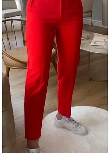 Kırmızı pantalon
