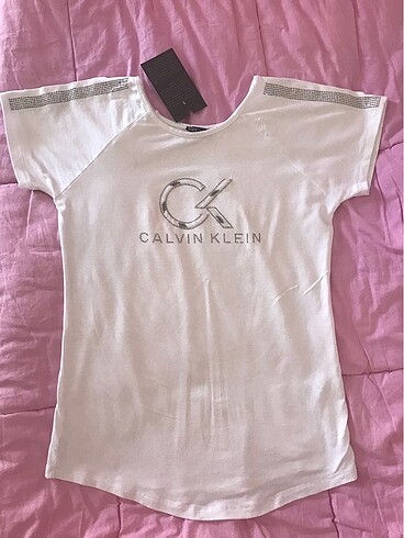 Etiketli Calvin Klein Beyaz Pul Boncuk İşli Tshirt