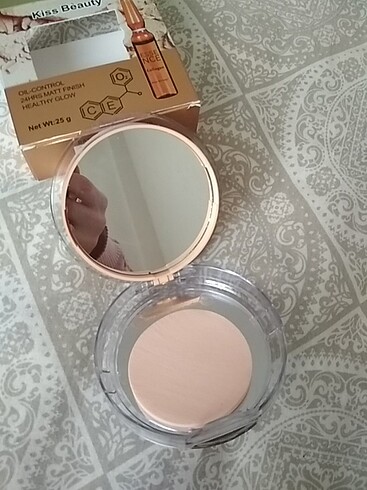 Essence Kolojenli pudra