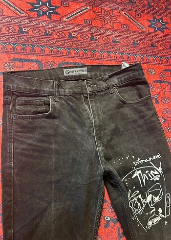 Siyah Baskılı Bol Kesim Kot Pantolon - Görsel 3