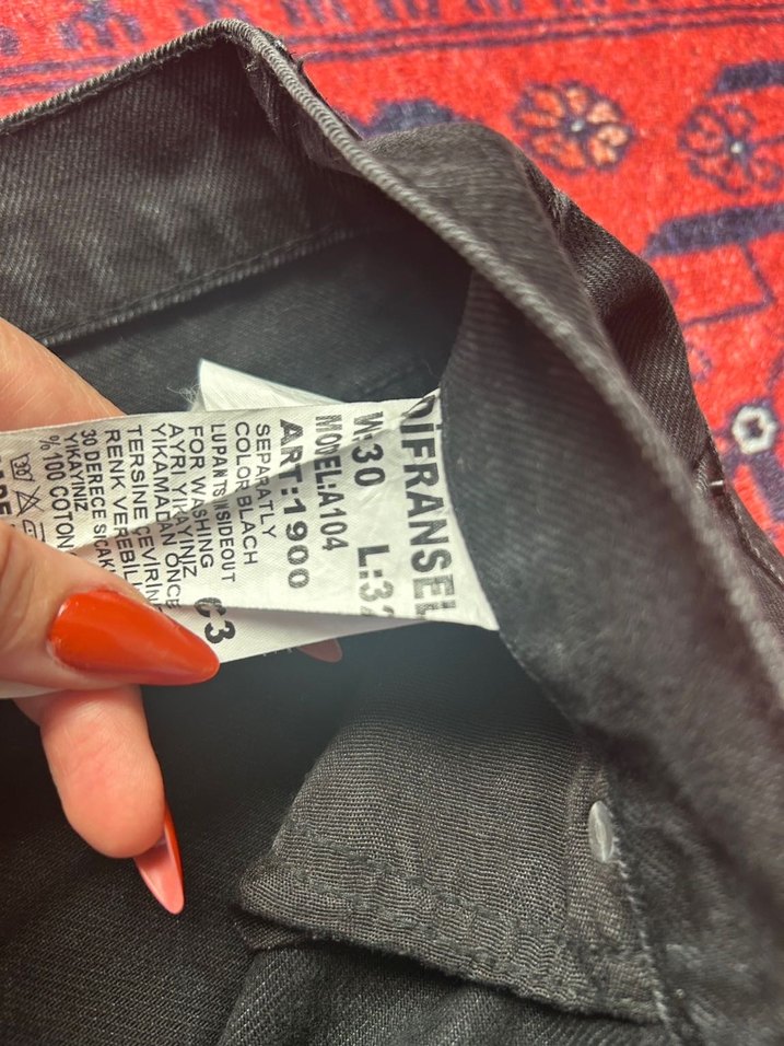 Siyah Baskılı Bol Kesim Kot Pantolon - Görsel 2