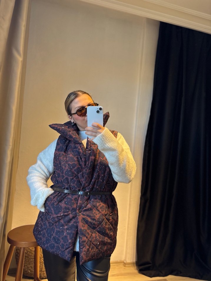 Kadın Gri Bağlamalı Desenli Kürklü Puff Yelek - Görsel 4