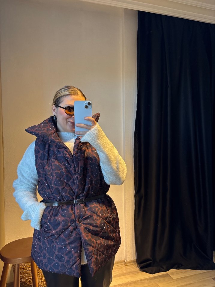 Kadın Gri Bağlamalı Desenli Kürklü Puff Yelek - Görsel 2