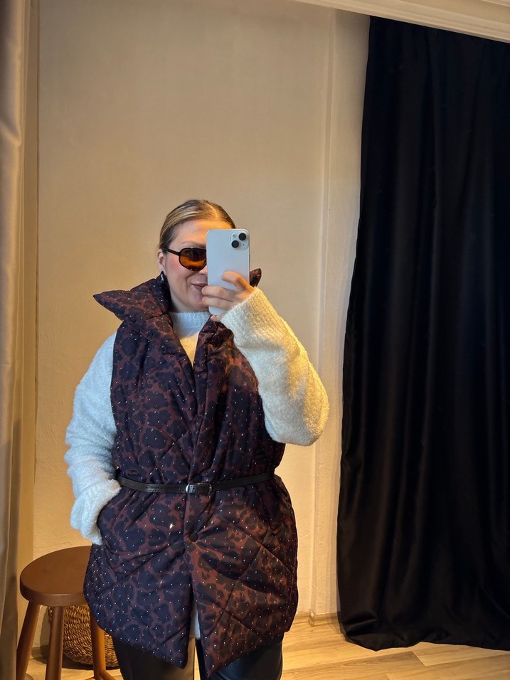 Kadın Gri Bağlamalı Desenli Kürklü Puff Yelek - Görsel 3