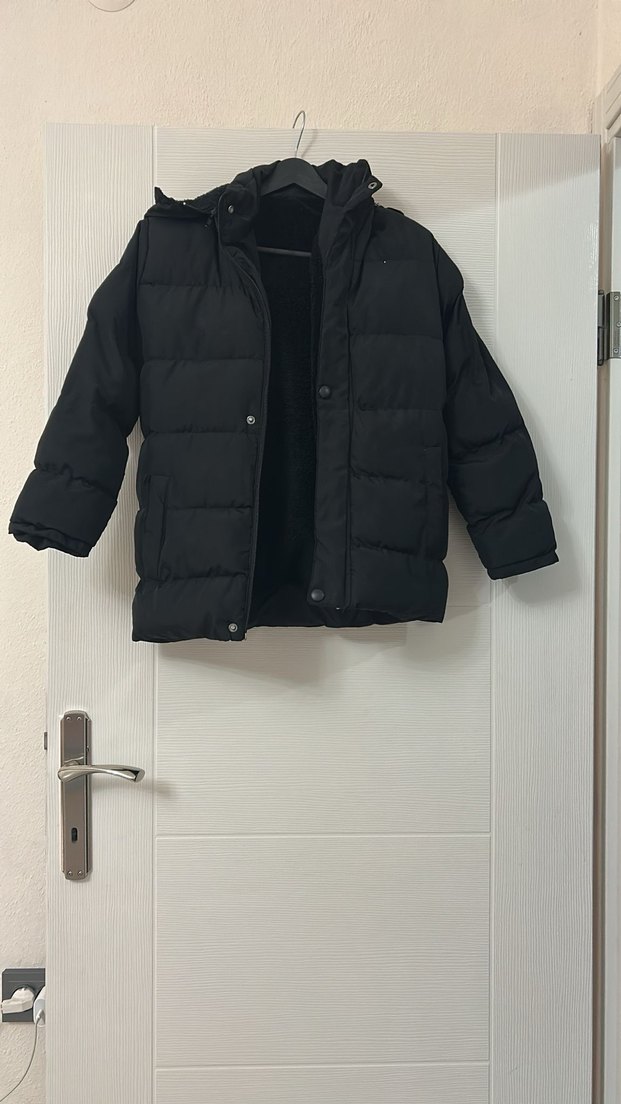 Erkek Çocuk Siyah Kürklü Mont - Görsel 2