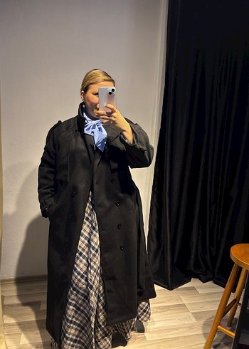 Kadın Siyah Uzun Kuşaklı Trençkot - Görsel 10