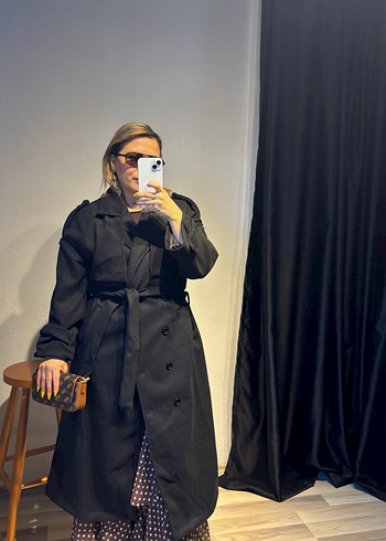 Kadın Siyah Uzun Kuşaklı Trençkot - Görsel 5