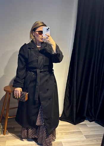 Kadın Siyah Uzun Kuşaklı Trençkot - Görsel 6