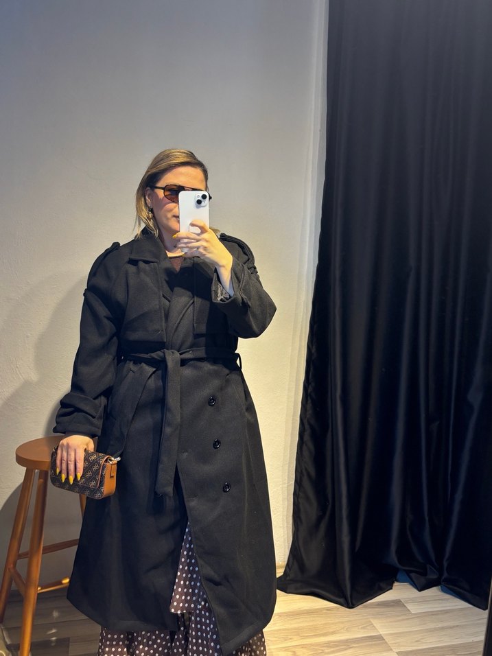 Kadın Siyah Uzun Kuşaklı Trençkot - Görsel 5