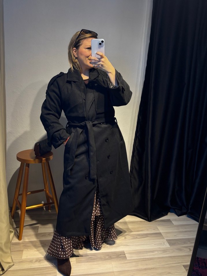 Kadın Siyah Uzun Kuşaklı Trençkot - Görsel 4