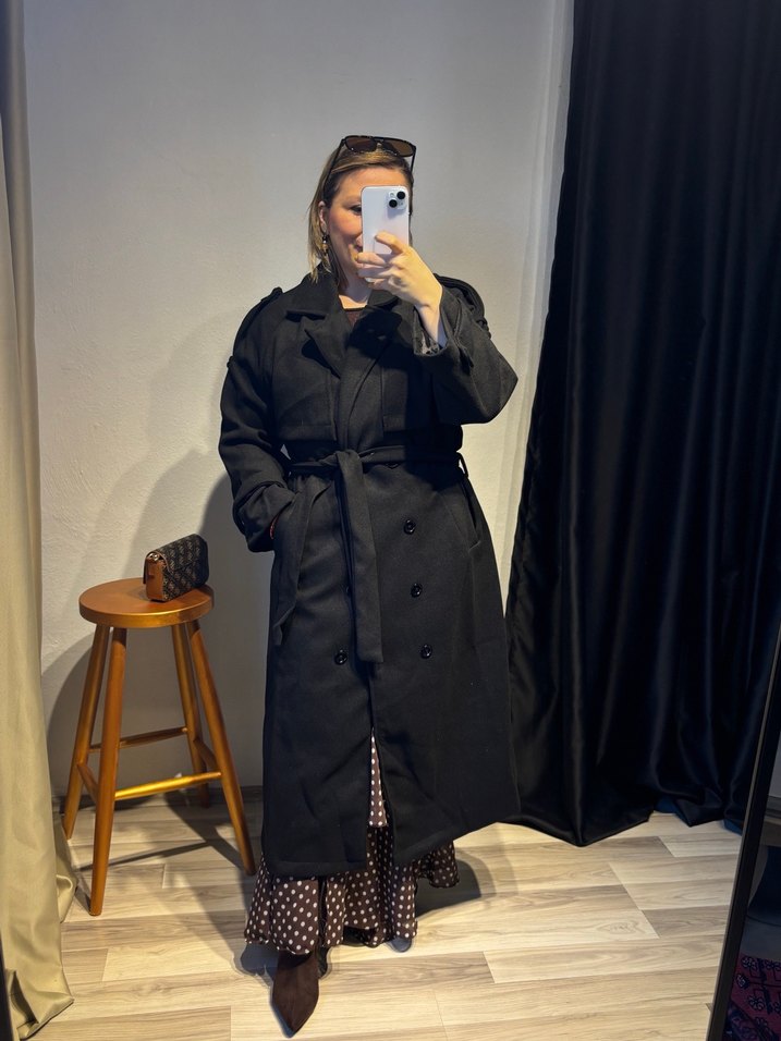 Kadın Siyah Uzun Kuşaklı Trençkot - Görsel 2