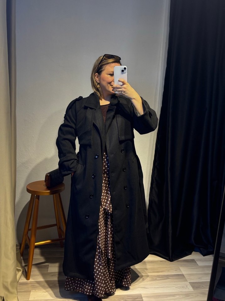 Kadın Siyah Uzun Kuşaklı Trençkot - Görsel 3