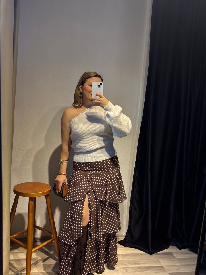 İnce Örgü Beyaz Tek Omuz Kazak - Görsel 3