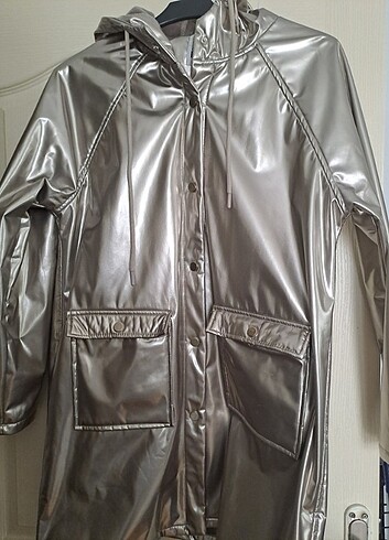 Hem mont hem yamurluk bir kez giyildi 500 tl