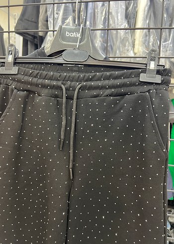 Pul Detaylı Siyah Puantiyeli Kadın Eşofman Takımı - Görsel 5