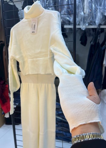 Beyaz Örgü Yüksek Yakalı Kadın Tulum - Görsel 3