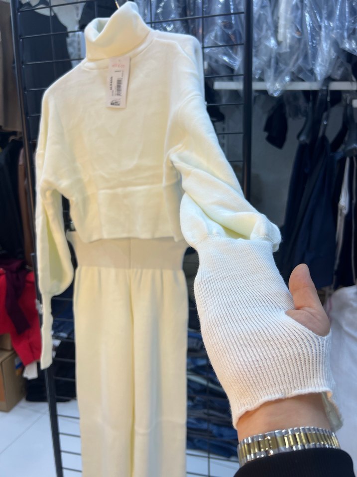 Beyaz Örgü Yüksek Yakalı Kadın Tulum - Görsel 3