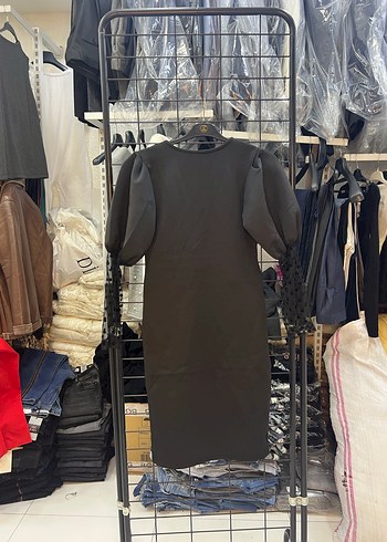 Siyah Kısa Kollu V Yaka Mini Elbise - Görsel 3