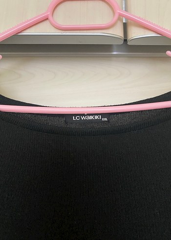 Pul Detaylı Siyah Bluz - Görsel 3