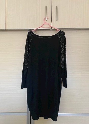 Pul Detaylı Siyah Bluz - Görsel 2