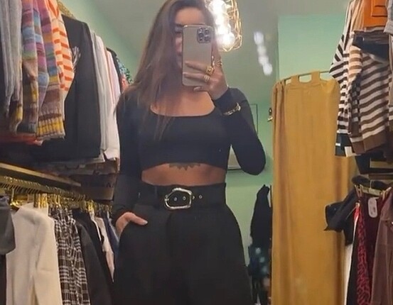 Siyah crop üst