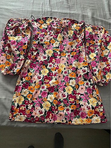 Bershka Çiçekli elbise