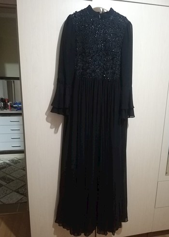 Uzun Kollu Siyah Gotik İşlemeli Abiye Elbise